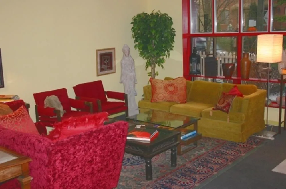 Alan Gardens Bed And Breakfast Toronto